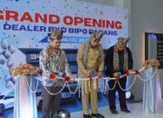 Wako Padang Resmikan Gerai Mobil Listrik BYD BIPO