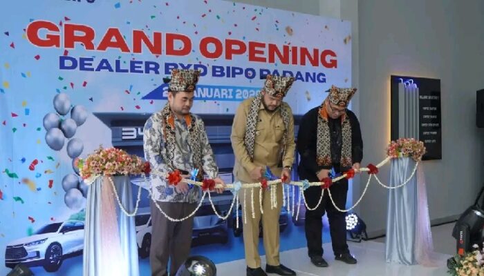 Wako Padang Resmikan Gerai Mobil Listrik BYD BIPO