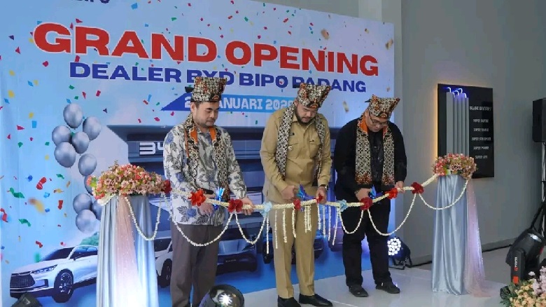 Wako Padang Resmikan Gerai Mobil Listrik BYD BIPO