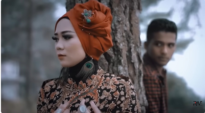 Lirik Lagu Minang 'Panek di Awak Kayo di Urang'