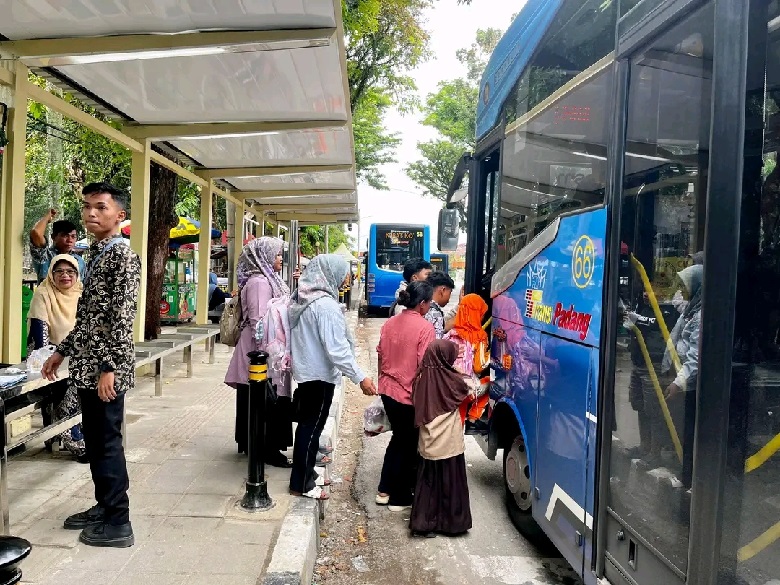 Tingkatkan Layanan Fasilitas, Halte Trans Padang di Belakang Padang Dilengkapi CCTV dan Colokan Listrik