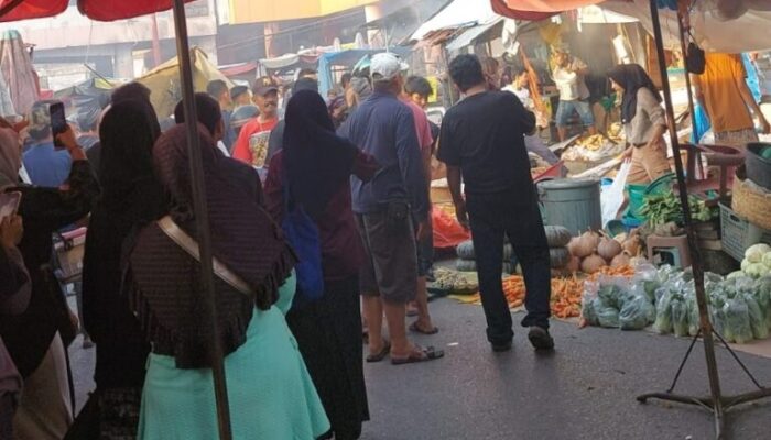 Lapak Pedagang di Pasar Raya Terbakar