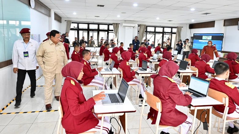 Kemkomdigi Pastikan Dukungan Konektivitas Digital Bagi 166 Sekolah Rakyat